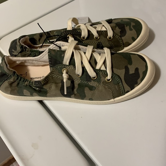 NWT Time and Tru Camouflage sneakers women’s - Picture 4 of 5